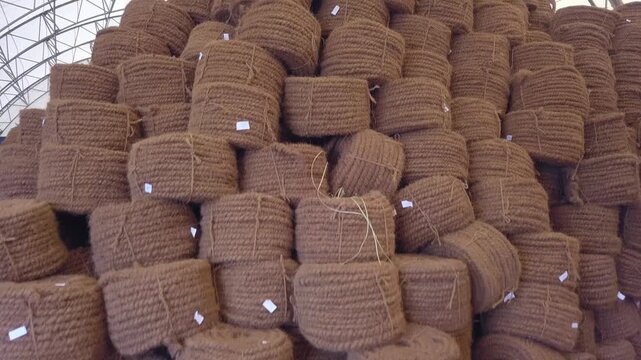 Climbing forward pass over a rope pile in Klin