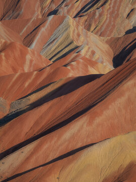 View of the vibrant, multi-colored sandstone ridges and dramatic geological formations of the Zhangye Danxia National Geopark, Zhangye, Gansu, China.