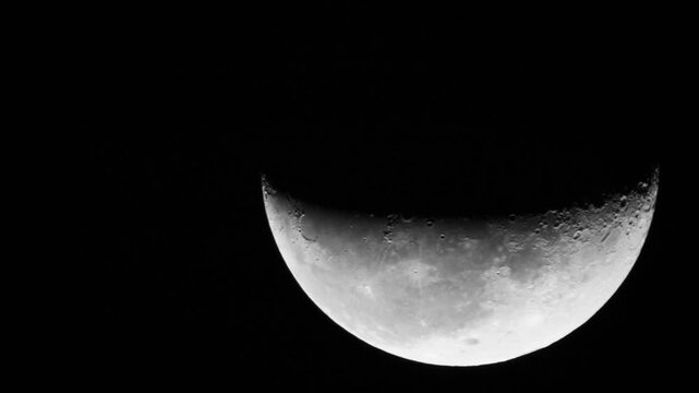 Waning Crescent on 9 July 2026, Thursday . The illuminated surface of the moon is 31% and getting smaller. The lunar cycle is 24 days old