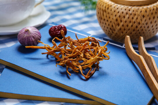 Dried Daylily Flowers On Glass Plate Over Wooden Cutting Board