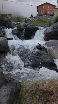 A slow-motion view of the stream flowing through Elevit Plateau in Rize, T&uuml;rkiye