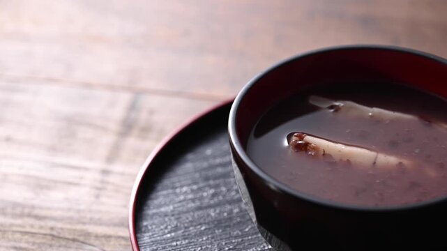 おしるこを食べる