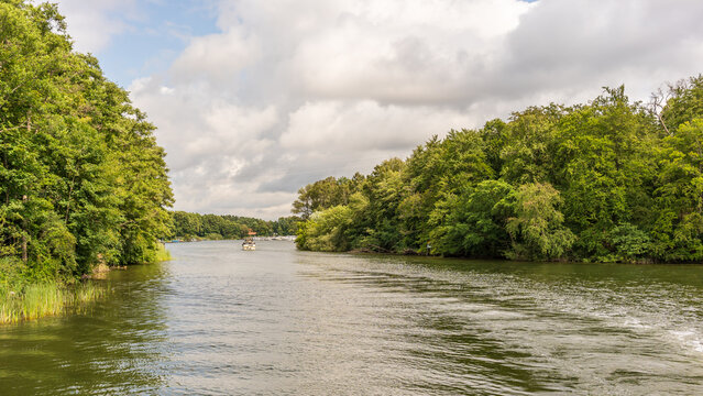 Der Reeckkanal zwischen M&uuml;ritz und K&ouml;lpinsee in Mecklenburg-Vorpommern