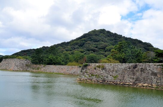 萩城跡 天守跡（天守台）と内堀