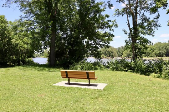 The empty park bench in the park.