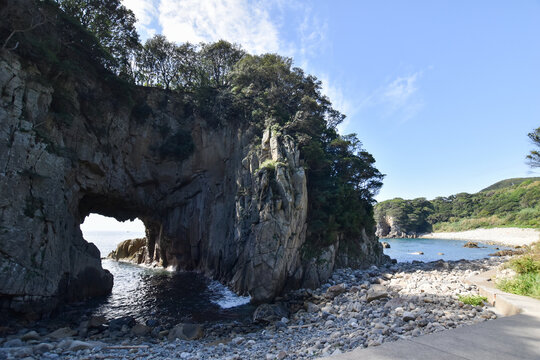 足摺岬 白山洞門 波の侵食によって形成された花崗岩の巨大な天然洞門