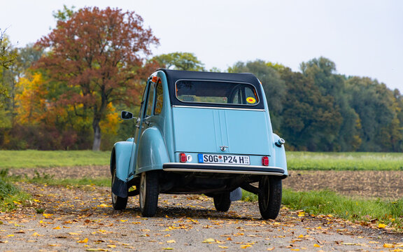 Citro&euml;n 2CV, genannt "Ente"