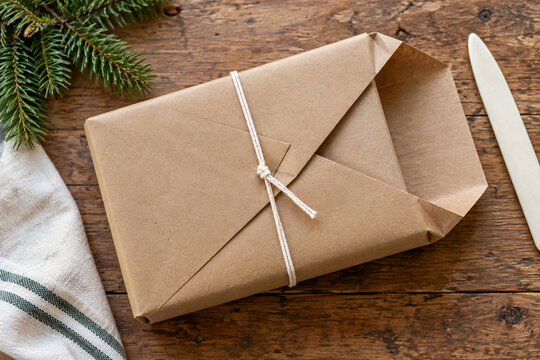 Tape Free Kraft Paper Gift Wrapping with String