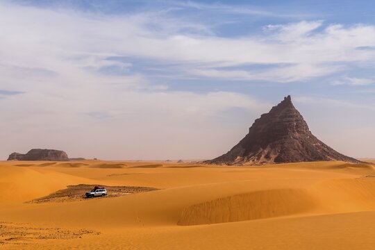 Expedition jeep driving through the desert, Sahara, North of Chad