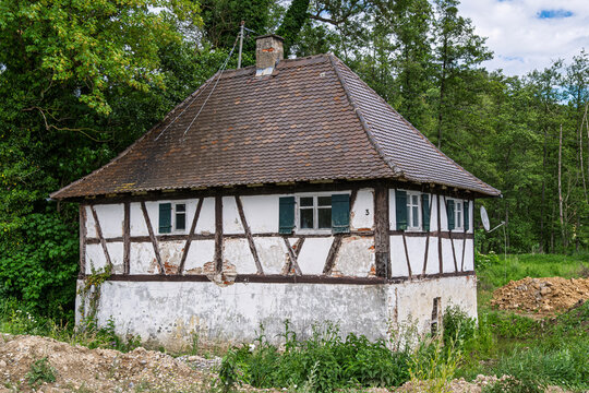 Bauf&auml;lliges Fachwerkhaus, Roggenburg, Bayern, Deutschland