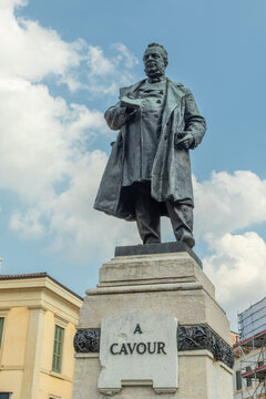 Bronze statue of an Italian writer and politician of the 1800s, Camillo Benso di Cavour