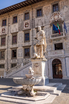 Monument to Cosimo I de' Medici standing in front of the historic Palazzo della Carovana. This landmark complex is located in Piazza dei Cavalieri - Knights' Square - in Pisa, Italy