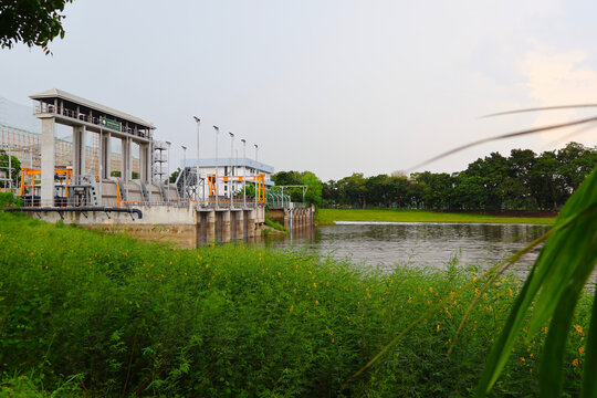Bueng Nong Bon Pumping Station and Inlet Sluice Gate, designed to address flooding issues in eastern Bangkok.	
