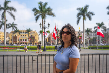 Young woman exploring historic lima city square © Guillermo Spelucin