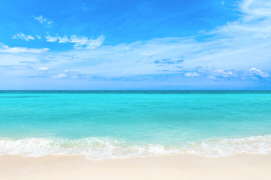 sea ​​surface with foamy waves and blue sky