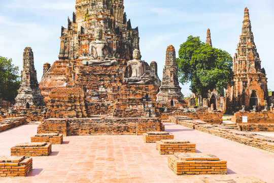 Thailand, Ayutthaya, ruins Wat Chaiwatthanaram Temple in the historical city of Ayutthaya