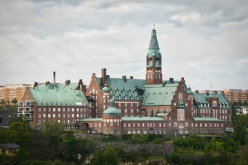 Obraz premium Blick auf ein historisches Pflegeheim nahe des Hafens von Stockholm in Schweden am 04. September 2025