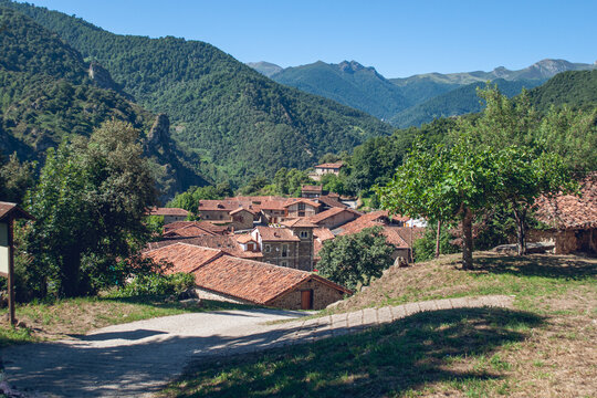 Mogrovejo village houses nestled in cantabrian mountains