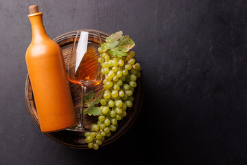 Naklejka premium Terracotta wine bottle with grapes and rose glass