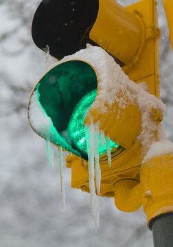 Frozen green light