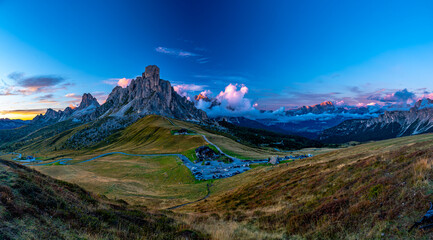 Zachód słońca na Passo Giau (Przełęcz Giau) w Dolomitach, Włochy © grzegorz_pakula