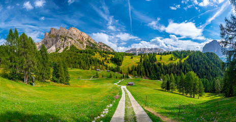 Panorama na szczyty górskie Dolomitów - jesień 2026 © grzegorz_pakula