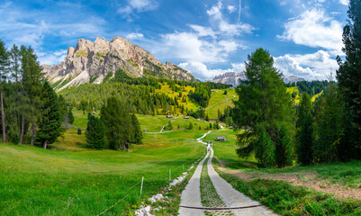 Panorama na szczyty górskie Dolomitów - jesień 2026 © grzegorz_pakula