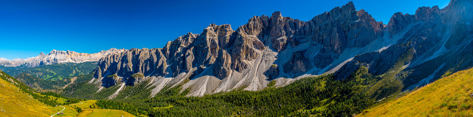 Widok z Forcella di San Zenòn, Kreuzjoch,  Panorama na szczyty górskie Dolomitów - jesień 2026 © grzegorz_pakula