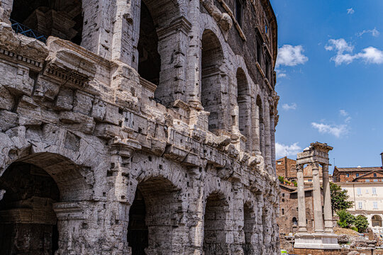 Ruins of Teatro di Marcelo and temple of Roman period