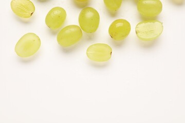 Naklejka premium Fresh ripe grapes on white background, flat lay. Space for text