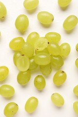 Naklejka premium Fresh ripe grapes on white background, flat lay