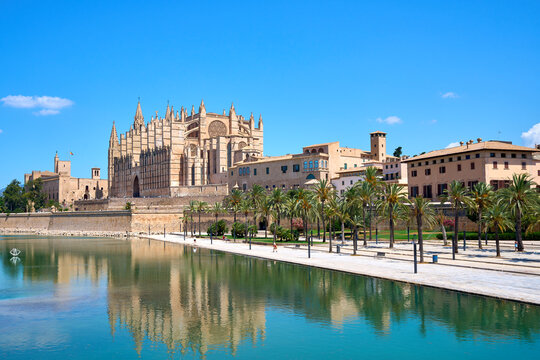 La Seu Cathedral and Parc de la Mar in Palma de Mallorca, Balearic Islands, Spain.