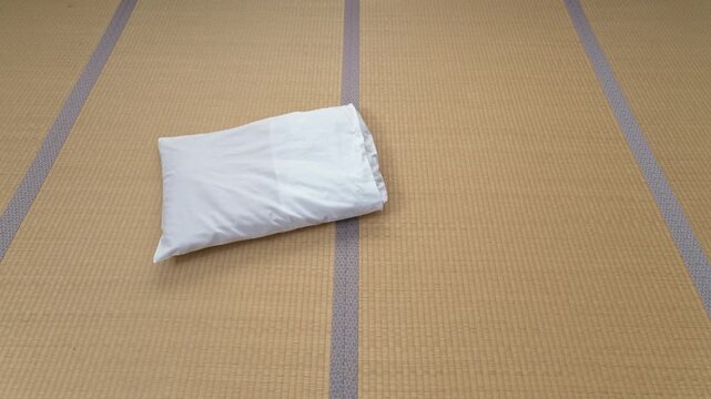 畳と枕
