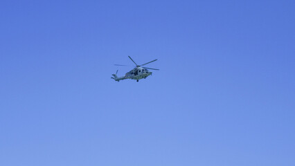 helicopter in flight © 钟洁 陈