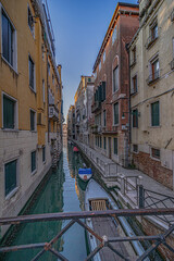 Channels of Venice in the winter morning © Anna Bogush