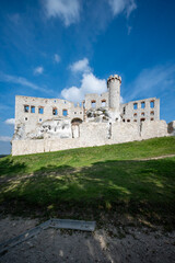 Fototapeta na wymiar Zamek Ogrodzieniec. Jura Krakowsko-Częstochowska. Polska.