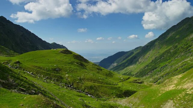 Elevated Transfagarasan Curves Across Balea Valley