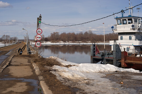 Pontoon bridge across the Oka River in the city of Pavlovo, Nizhny Novgorod region, Russia.