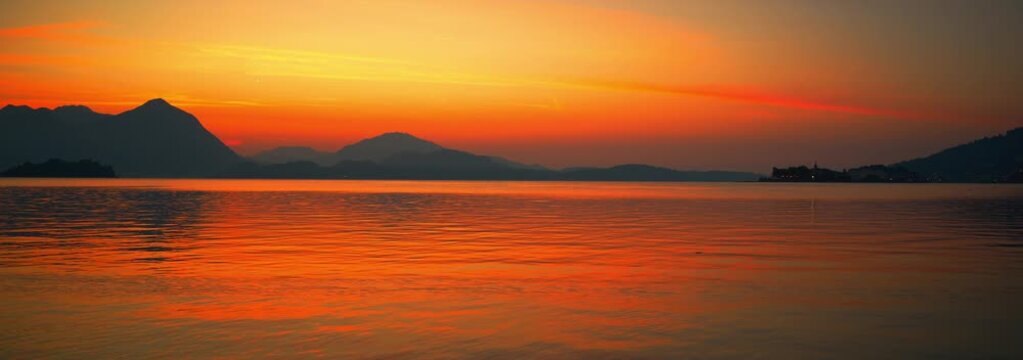 Anamorphic Lens - Landscape at dawn on the Borromean Islands