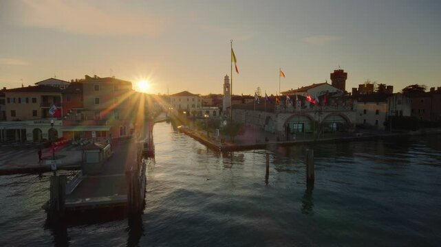 Lazise am Gardasee in Italien, Hafen, DJI Inspire 3