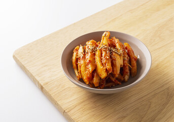 더덕무침,더덕,참깨,접시,나무도마 © JinChang