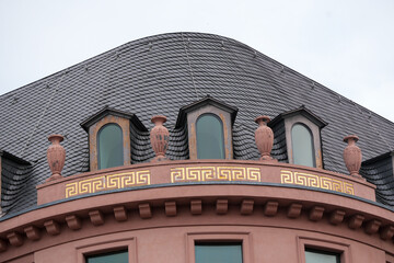 ornate slate roof with curved dormer windows and decorative stone amphora vases, Mainz, Germany © Flowal93