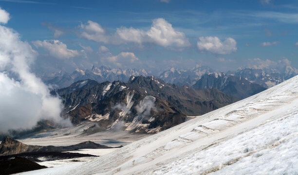 Mountaineers tackling Mount Elbrus, Greater Caucasus, Russia