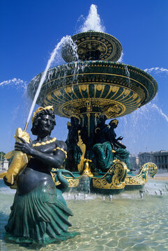 Fontaine des Mers, one of the two Fontaines de la Concordes (designed by Jacques Ignace Hittorff), located in the Place de la Concorde, 8th arrondissement of Paris, Ile de France, France