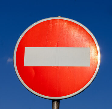 No entry sign against a blue sky during the day
