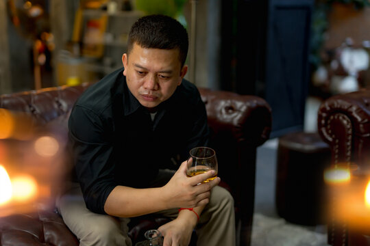 Closeup businessmen holding a glass of whiskey