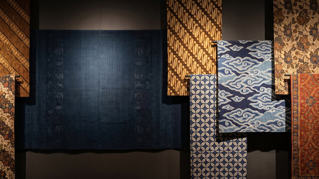 This is a "Nusantara Batik" from Indonesia. A background featuring Indonesian batik. Premium-quality batik textile. Suitable for use as wallpaper or in clothing designs.