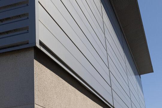 Bardage m&eacute;tallique d'un b&acirc;timent