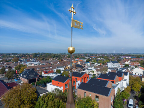 Turmspitze St. Clemens Kirche B&uuml;sum, Schleswig-Holstein, Deutschland