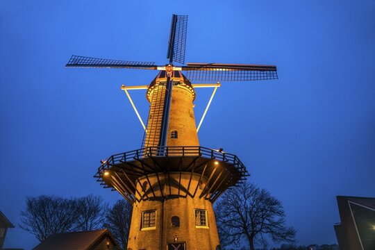 Windmill De Hoop at dusk, Hellevoetsluis, South Holland, Netherlands